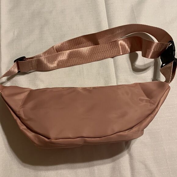 Light pink sling bag with for zipper closure pockets. NWT from local boutique. - Picture 4 of 10